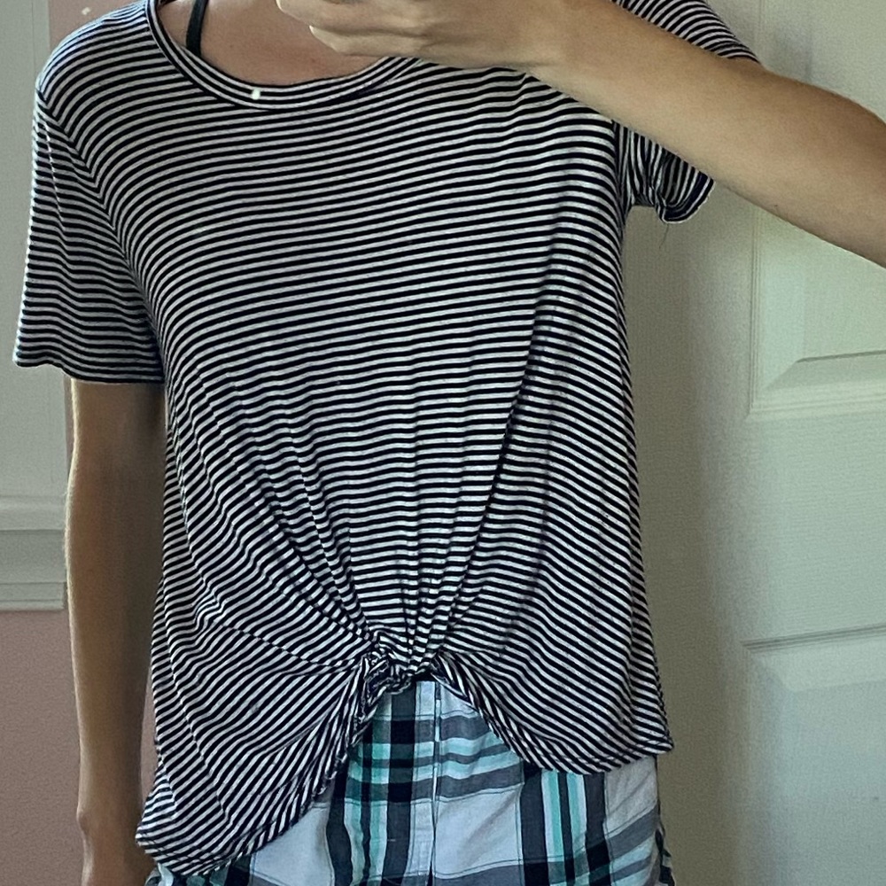 comfy black & white striped shirt